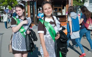 Последний звонок в Севастополе: танцы, гонки, заплывы (фото)