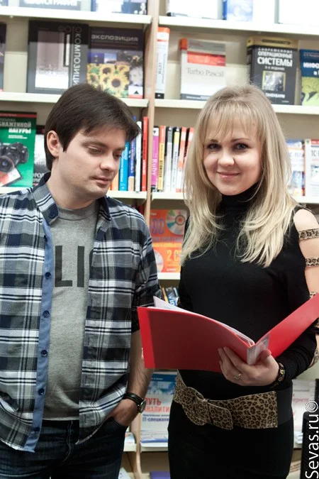 новости Севастополя, писательница Марина Елисеева, презентации Севастополь, книга Кара небесная, конкурс Молодые таланты Москвы