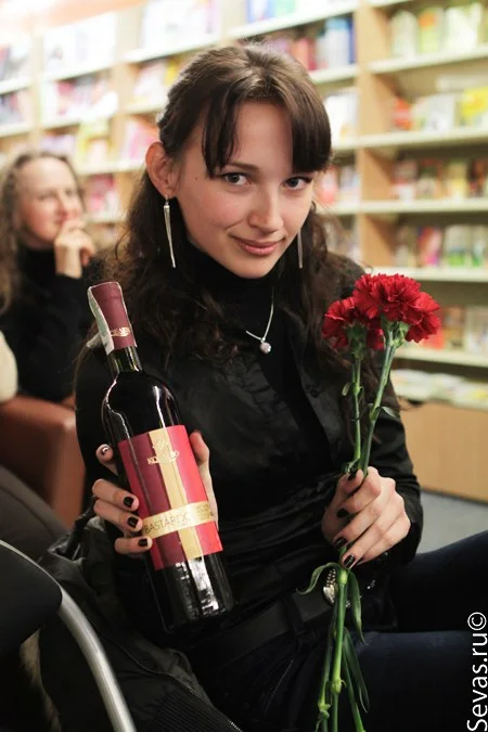 новости Севастополя, писательница Марина Елисеева, презентации Севастополь, книга Кара небесная, конкурс Молодые таланты Москвы