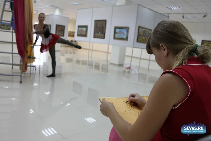 новости Севастополя, балерина позирует, севастопольские художники, художники Севастополя, украинские художники, художники Украины, украинские художники, художники Украины, галереи Севастополя, галерея Южный Эрмитаж, балерина натурщица