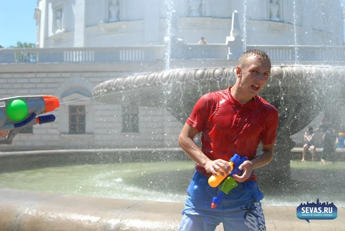водные войны Севастополь, новости Севастополя, мокрые майки Севастополь, девушки мокрые майки Севастополь, девушки Севастополя, мокрые девушки Севастополь, девочки мокрые майки Севастополь, девочки Севастополь, мокрые девочки Севастополь, купание в фонтанах Севастополь, водная война Севастополь