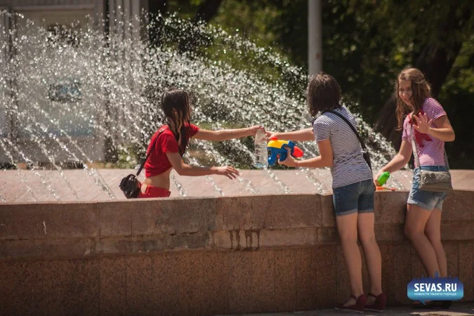 водные войны Севастополь, новости Севастополя, мокрые майки Севастополь, девушки мокрые майки Севастополь, девушки Севастополя, мокрые девушки Севастополь, девочки мокрые майки Севастополь, девочки Севастополь, мокрые девочки Севастополь, купание в фонтанах Севастополь, водная война Севастополь, водный войны Севастополь
