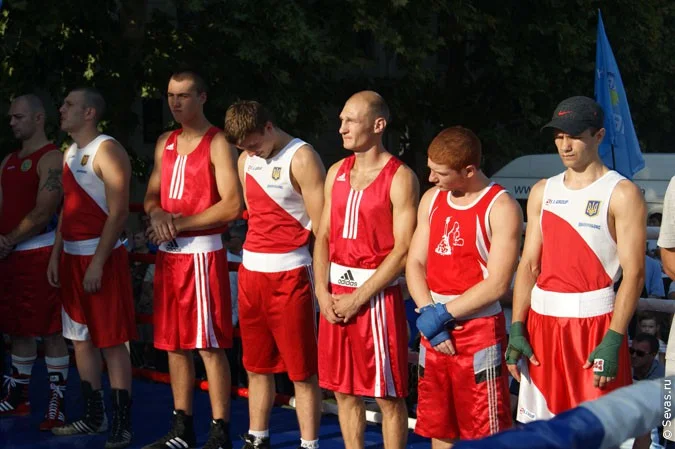 спорт Севастополь, бокс Севастополь, боксеры Севастополя, группа поддержки Севастополь, кровь на ринге Севастополь, кровавый спорт Севастополь