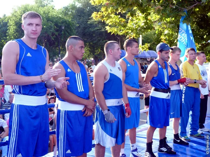 спорт Севастополь, бокс Севастополь, боксеры Севастополя, группа поддержки Севастополь, кровь на ринге Севастополь, кровавый спорт Севастополь