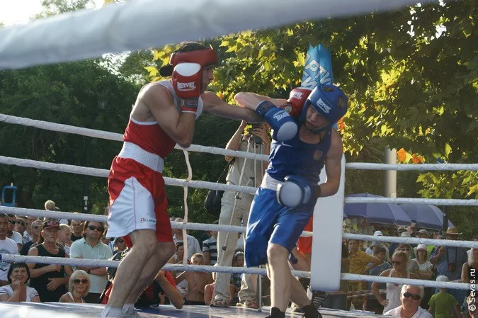 спорт Севастополь, бокс Севастополь, боксеры Севастополя, группа поддержки Севастополь, кровь на ринге Севастополь, кровавый спорт Севастополь