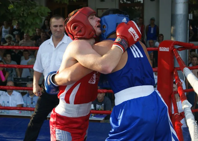 спорт Севастополь, бокс Севастополь, боксеры Севастополя, группа поддержки Севастополь, кровь на ринге Севастополь, кровавый спорт Севастополь