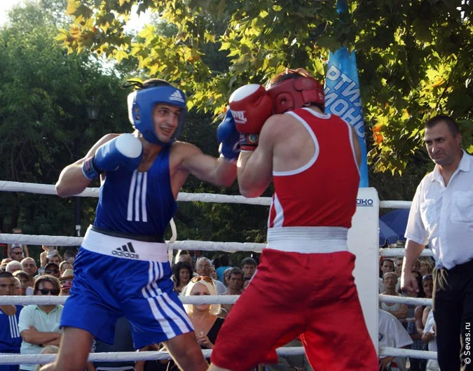 спорт Севастополь, бокс Севастополь, боксеры Севастополя, группа поддержки Севастополь, кровь на ринге Севастополь, кровавый спорт Севастополь