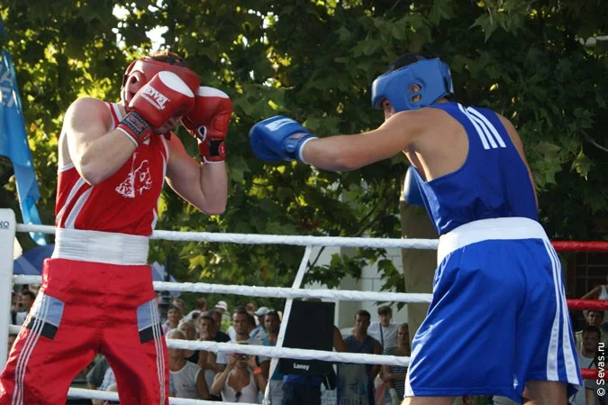 спорт Севастополь, бокс Севастополь, боксеры Севастополя, группа поддержки Севастополь, кровь на ринге Севастополь, кровавый спорт Севастополь