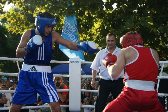 спорт Севастополь, бокс Севастополь, боксеры Севастополя, группа поддержки Севастополь, кровь на ринге Севастополь, кровавый спорт Севастополь