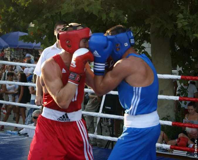 спорт Севастополь, бокс Севастополь, боксеры Севастополя, группа поддержки Севастополь, кровь на ринге Севастополь, кровавый спорт Севастополь
