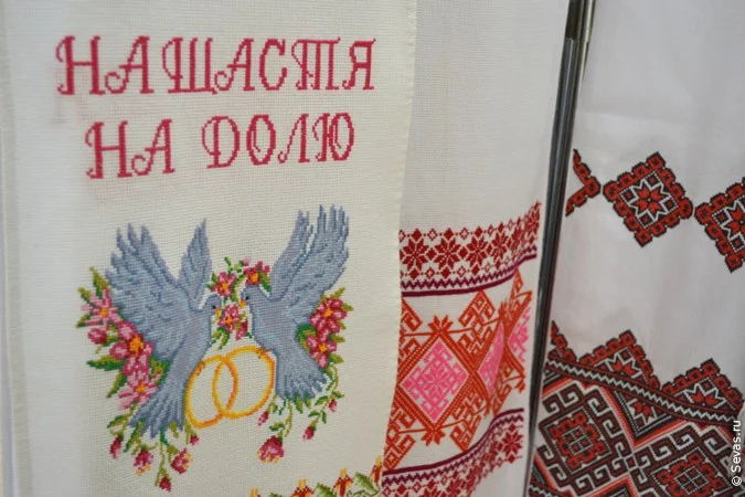 новости Севастополя, выставки Севастополя, выставки Севастополь, вышивальщицы Севастополь, вышивка Севастополь, выставка По странам и континентам, севастопольские художники, художники Севастополя, вышитые картины Севастополь