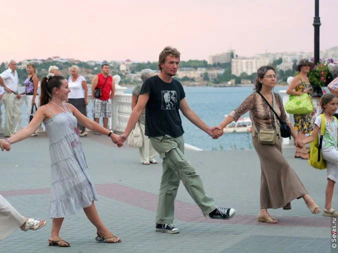 новости Севастополя, вечеринки Севастополь, бал на Приморском бульваре, танцы у моря, праздники Севастополь, Федор Ушаков Севастополь