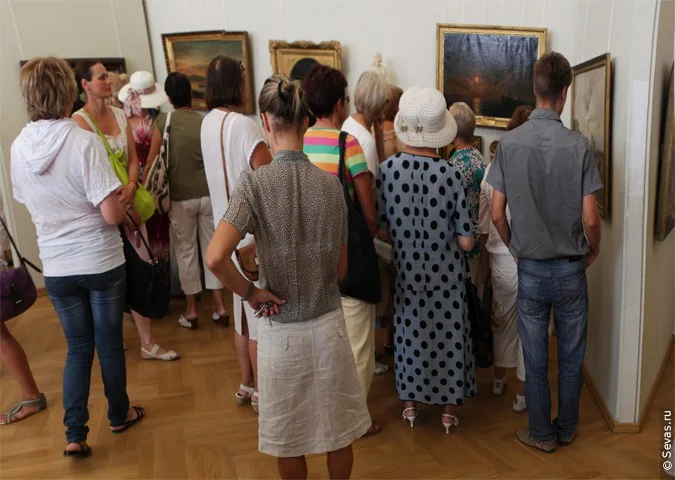 В Севастопольском художественном музее возродили показ выставки «Мемориал Айвазовского»