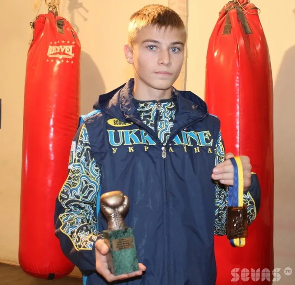 Серебряный призёр чемпионата мира по боксу среди юниоров Руслан Зубачук