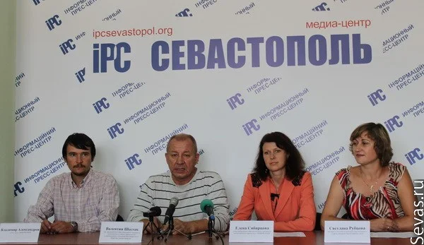 Слева направо: Владимир Александров, Валентин Шестак, Елена Сибирцова, Светлана Рубцова