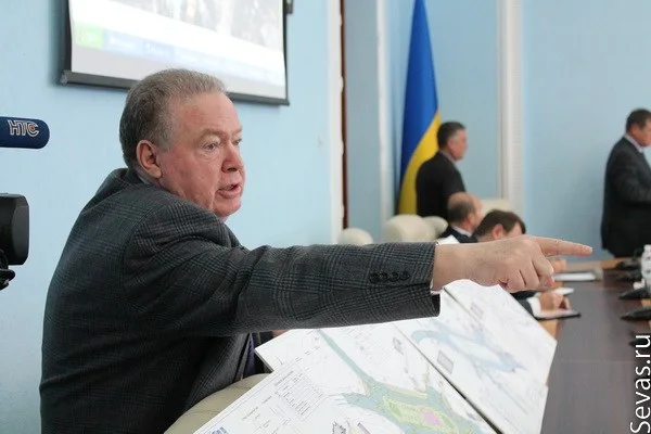 Заместитель председателя Севастопольской городской организации Партии регионов Виктор Драченко