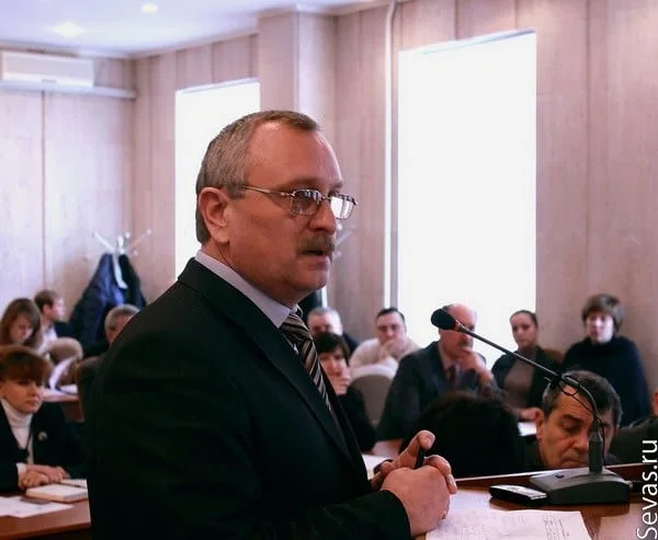 Директор коммунального предприятия «Севгорводоканал» Николай Перегуда