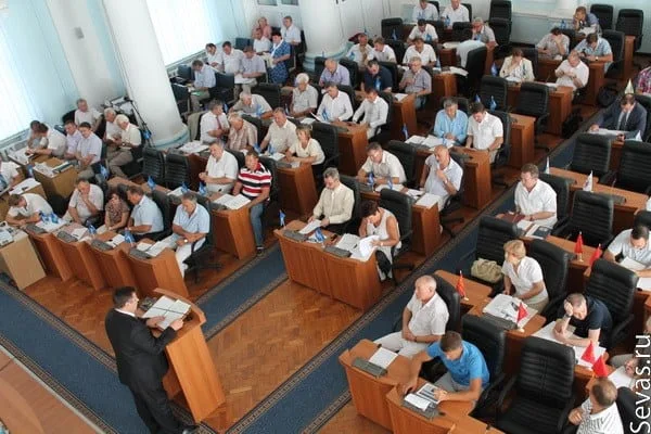 Олег Кизименко отчитывается перед депутатами